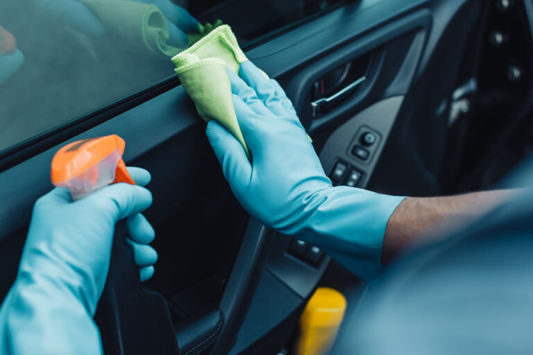 Equipe M2 Estética Automotiva trabalhando